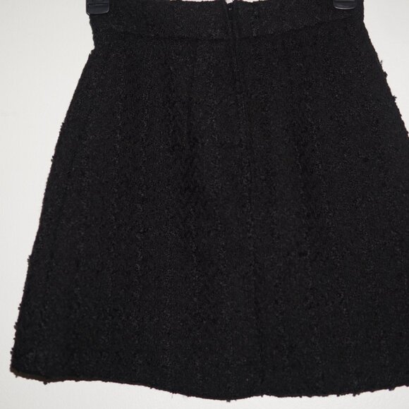 Short black skirt - Picture 2 of 3